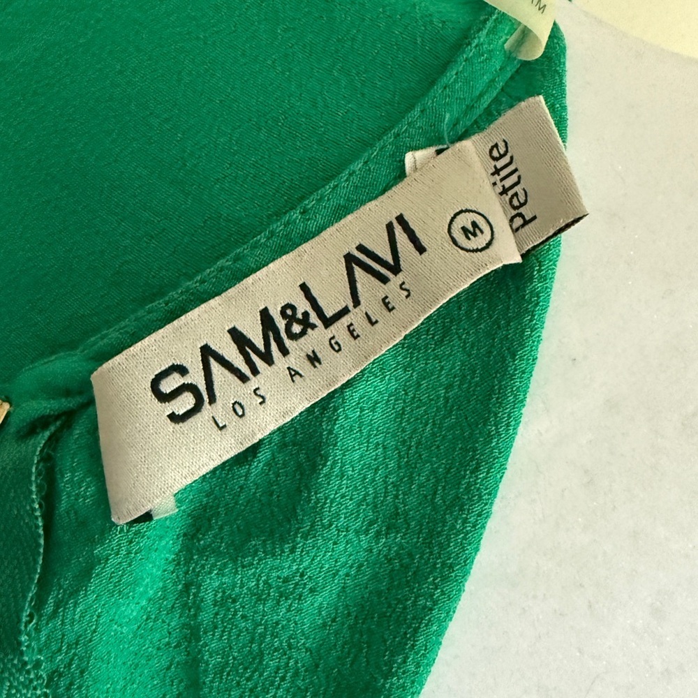 Sam & Lavi Green Blouse. Rayon. Size Medium Petite - Picture 2 of 10